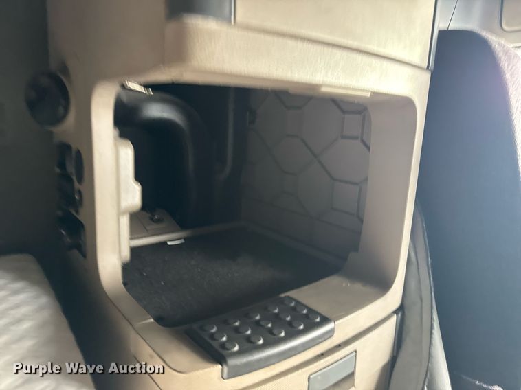 image for item DS3759 2011 Freightliner Cascadia semi truck