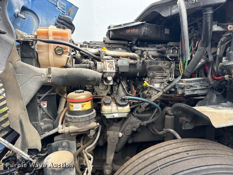 image for item DS3759 2011 Freightliner Cascadia semi truck