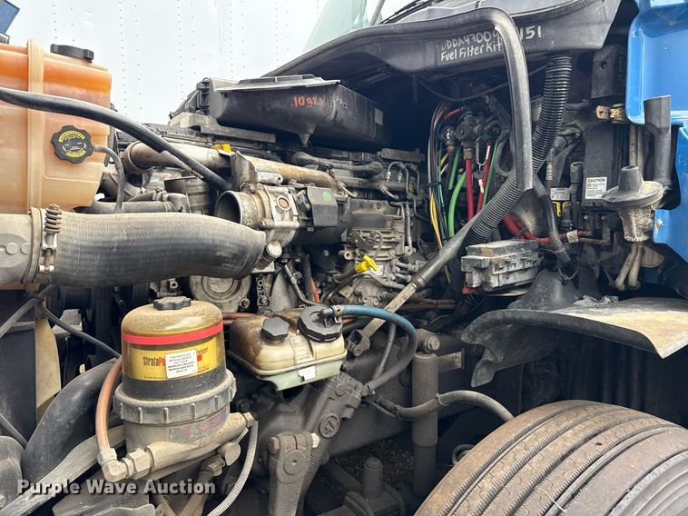 image for item DS3759 2011 Freightliner Cascadia semi truck