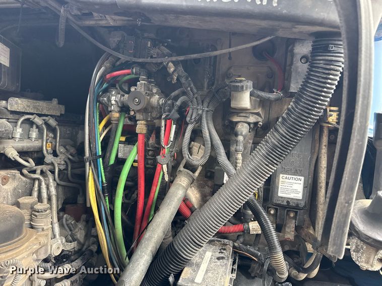 image for item DS3759 2011 Freightliner Cascadia semi truck