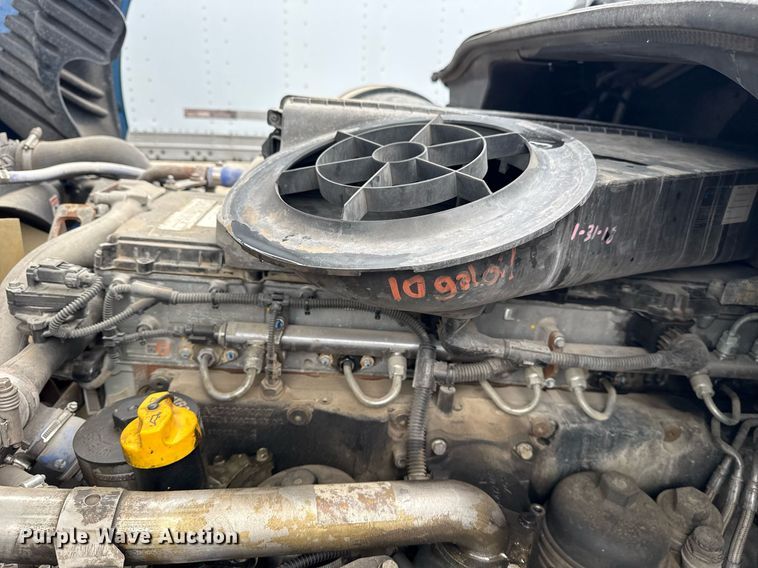 image for item DS3759 2011 Freightliner Cascadia semi truck