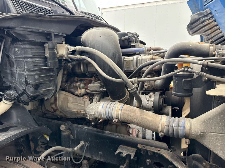 image for item DS3759 2011 Freightliner Cascadia semi truck