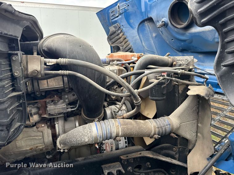 image for item DS3759 2011 Freightliner Cascadia semi truck