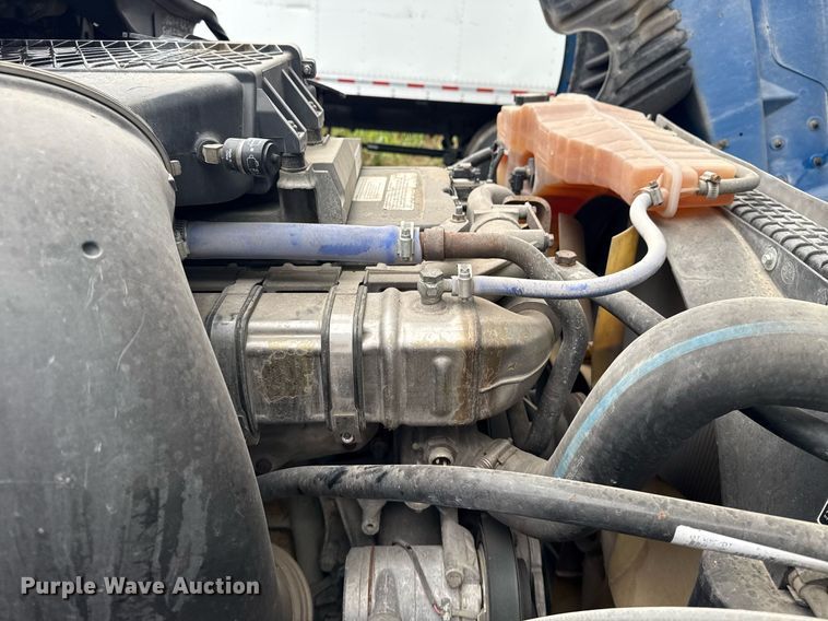 image for item DS3759 2011 Freightliner Cascadia semi truck