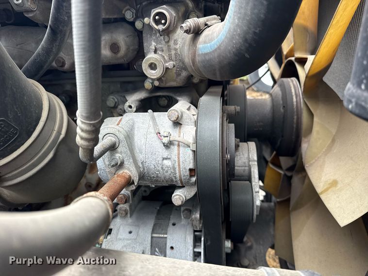 image for item DS3759 2011 Freightliner Cascadia semi truck