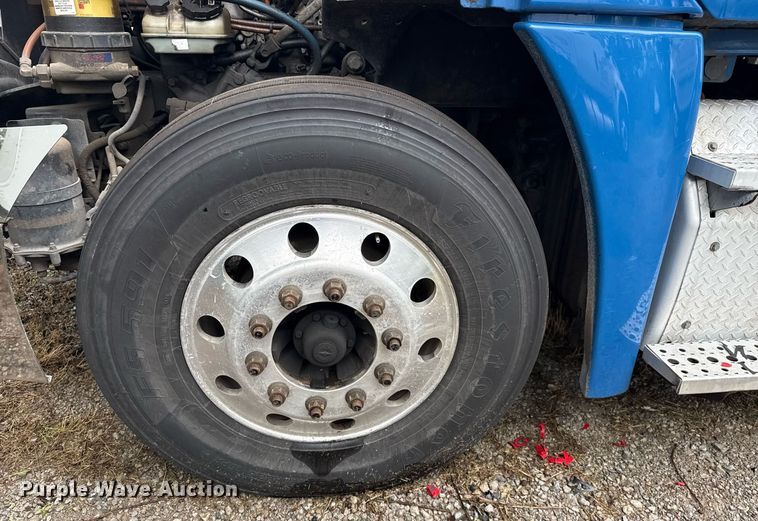 image for item DS3759 2011 Freightliner Cascadia semi truck