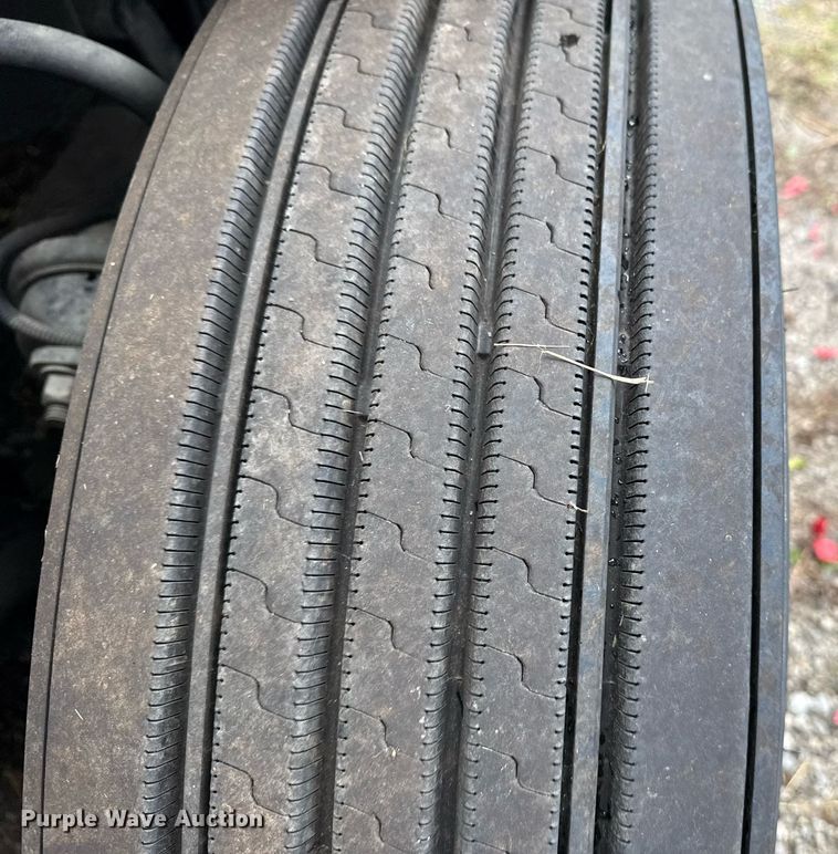 image for item DS3759 2011 Freightliner Cascadia semi truck