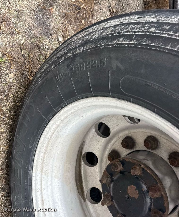 image for item DS3759 2011 Freightliner Cascadia semi truck