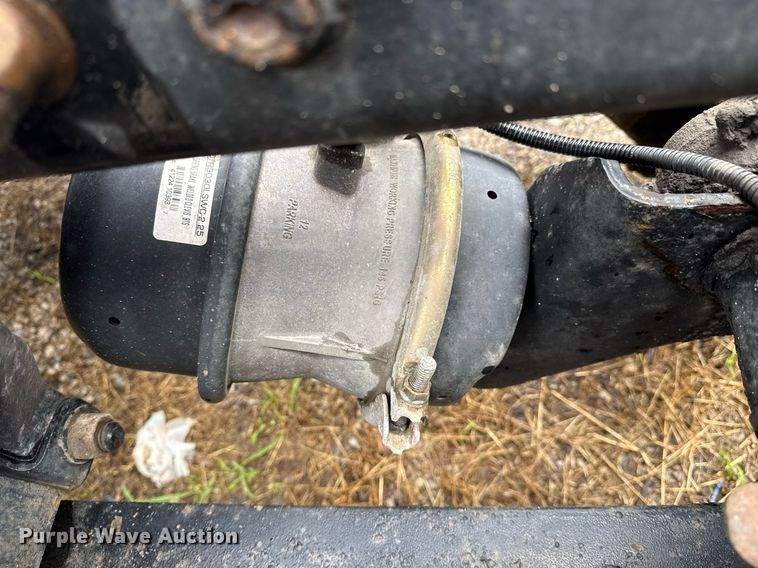 image for item DS3759 2011 Freightliner Cascadia semi truck