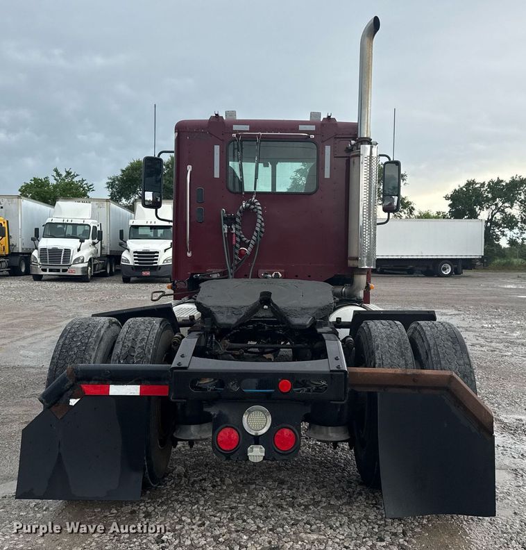 image for item DS3760 2007 Freightliner Columbia semi truck