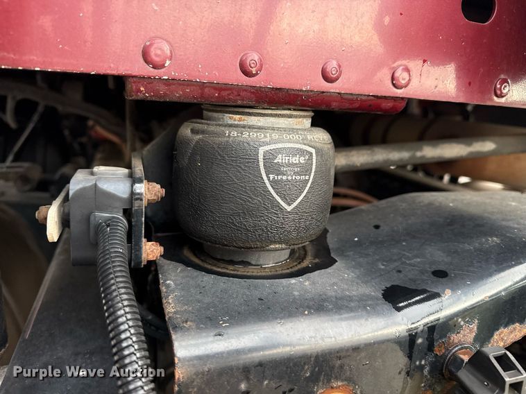 image for item DS3760 2007 Freightliner Columbia semi truck