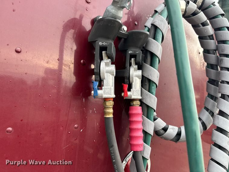 image for item DS3760 2007 Freightliner Columbia semi truck