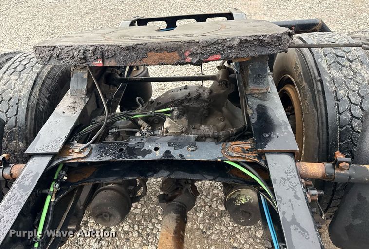 image for item DS3760 2007 Freightliner Columbia semi truck