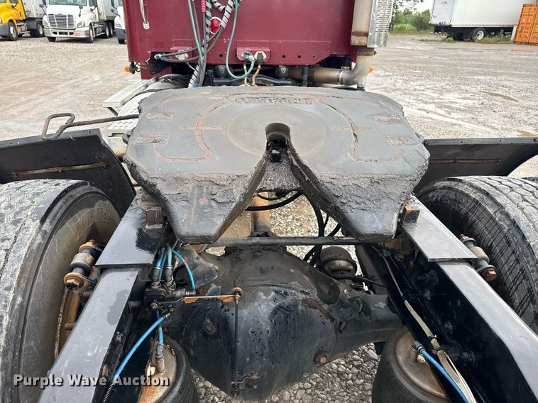 image for item DS3760 2007 Freightliner Columbia semi truck