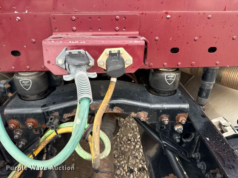 image for item DS3760 2007 Freightliner Columbia semi truck