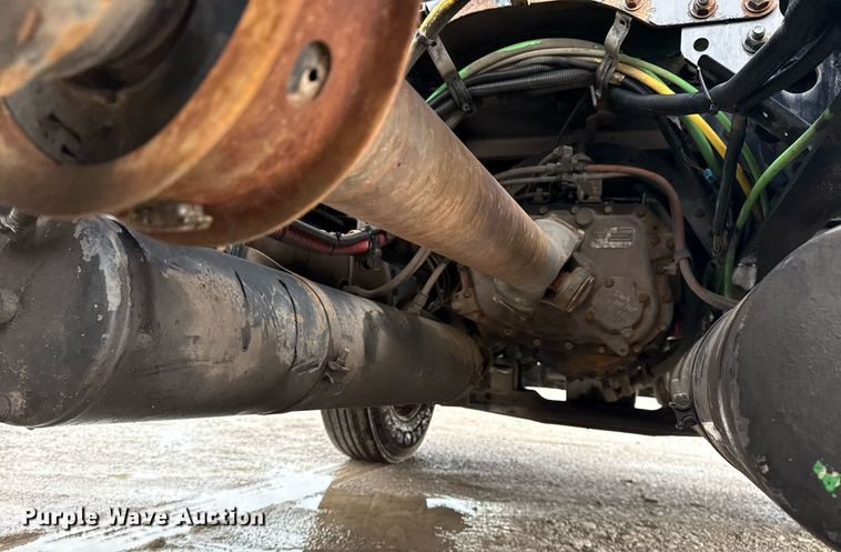 image for item DS3760 2007 Freightliner Columbia semi truck