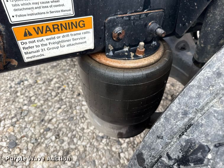 image for item DS3760 2007 Freightliner Columbia semi truck