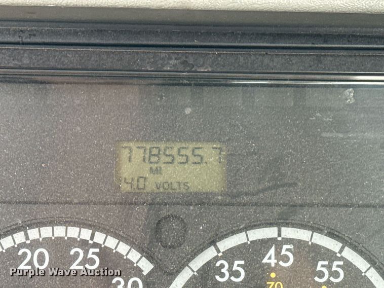 image for item DS3760 2007 Freightliner Columbia semi truck