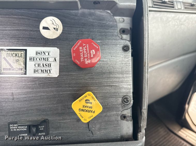 image for item DS3760 2007 Freightliner Columbia semi truck