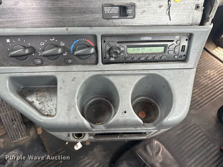 image for item DS3760 2007 Freightliner Columbia semi truck