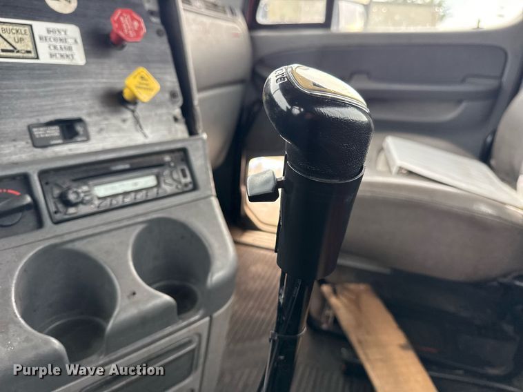 image for item DS3760 2007 Freightliner Columbia semi truck