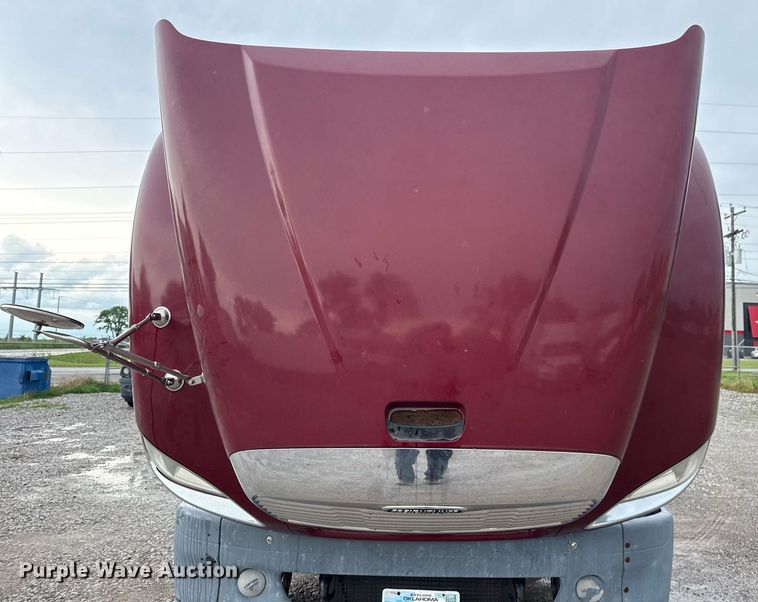 image for item DS3760 2007 Freightliner Columbia semi truck