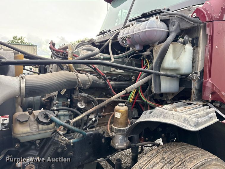 image for item DS3760 2007 Freightliner Columbia semi truck