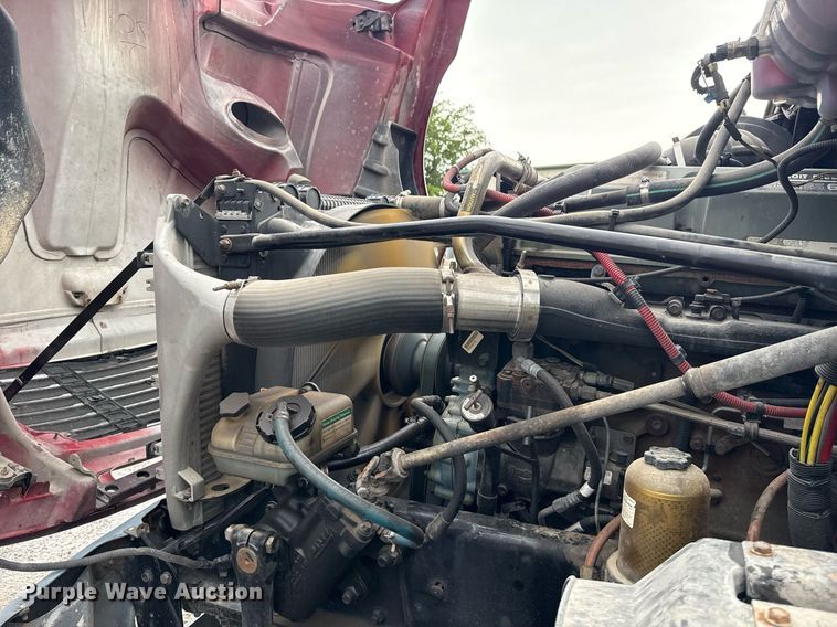 image for item DS3760 2007 Freightliner Columbia semi truck