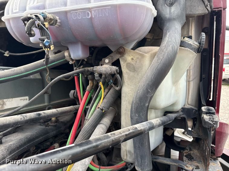 image for item DS3760 2007 Freightliner Columbia semi truck