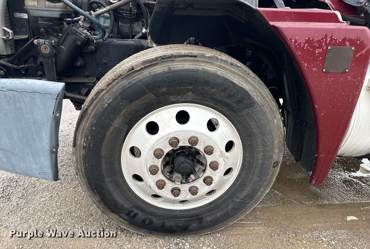 image for item DS3760 2007 Freightliner Columbia semi truck