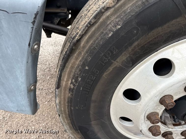 image for item DS3760 2007 Freightliner Columbia semi truck