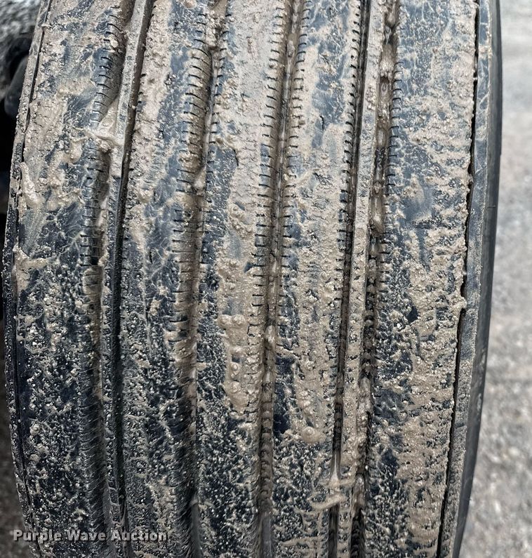 image for item DS3760 2007 Freightliner Columbia semi truck