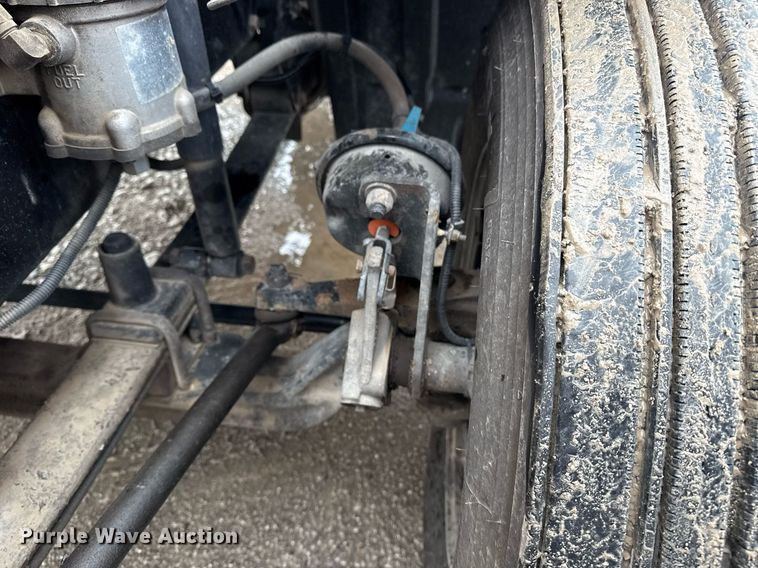 image for item DS3760 2007 Freightliner Columbia semi truck