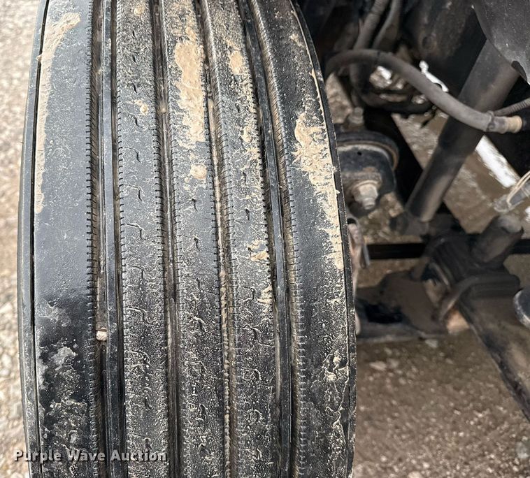 image for item DS3760 2007 Freightliner Columbia semi truck