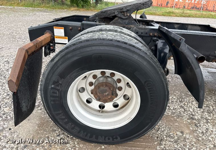 image for item DS3760 2007 Freightliner Columbia semi truck