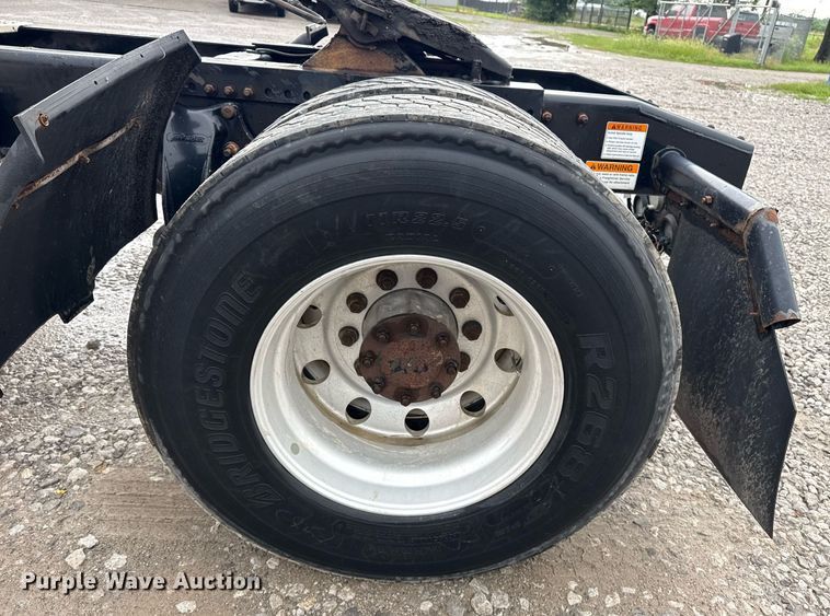 image for item DS3760 2007 Freightliner Columbia semi truck