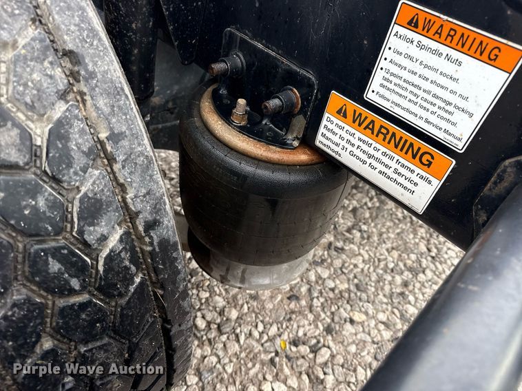 image for item DS3760 2007 Freightliner Columbia semi truck