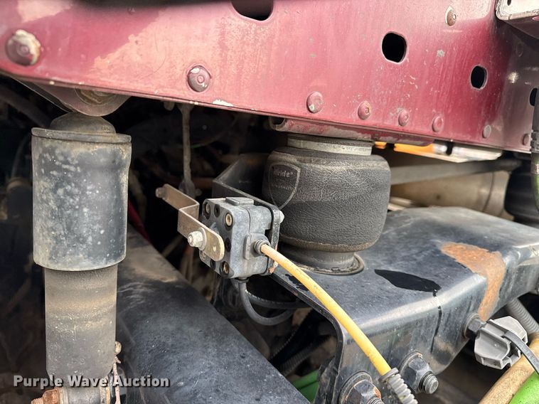 image for item DS3761 2007 Freightliner Columbia semi truck