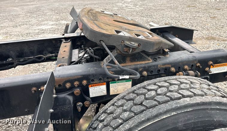 image for item DS3761 2007 Freightliner Columbia semi truck