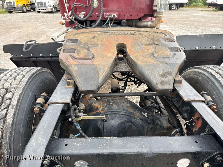 image for item DS3761 2007 Freightliner Columbia semi truck