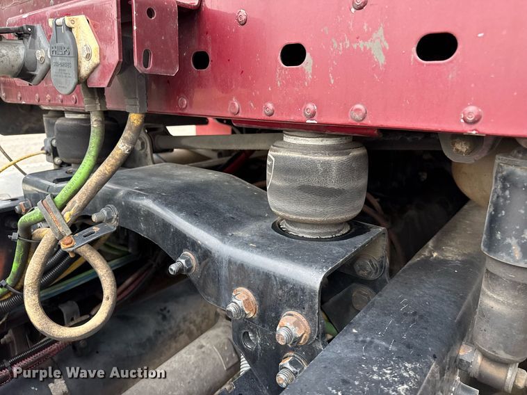 image for item DS3761 2007 Freightliner Columbia semi truck