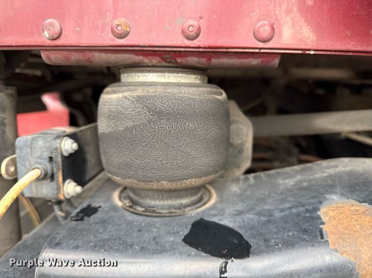 image for item DS3761 2007 Freightliner Columbia semi truck