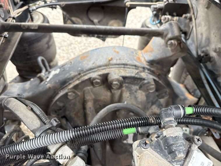 image for item DS3761 2007 Freightliner Columbia semi truck