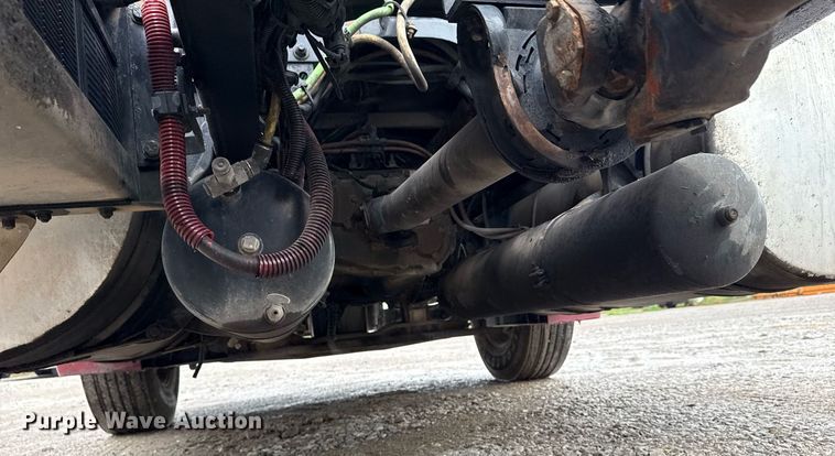 image for item DS3761 2007 Freightliner Columbia semi truck