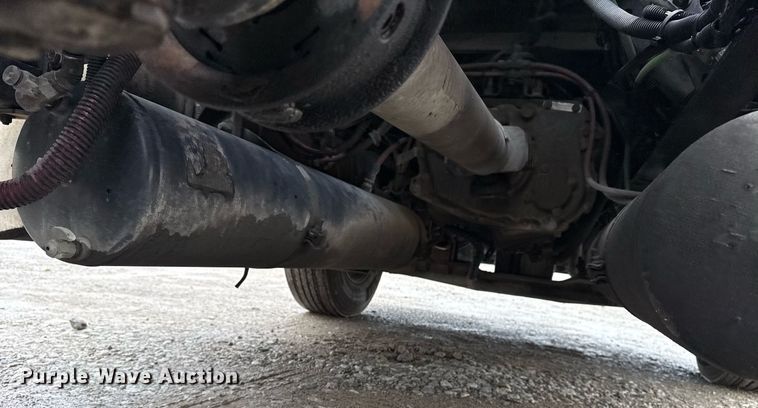 image for item DS3761 2007 Freightliner Columbia semi truck