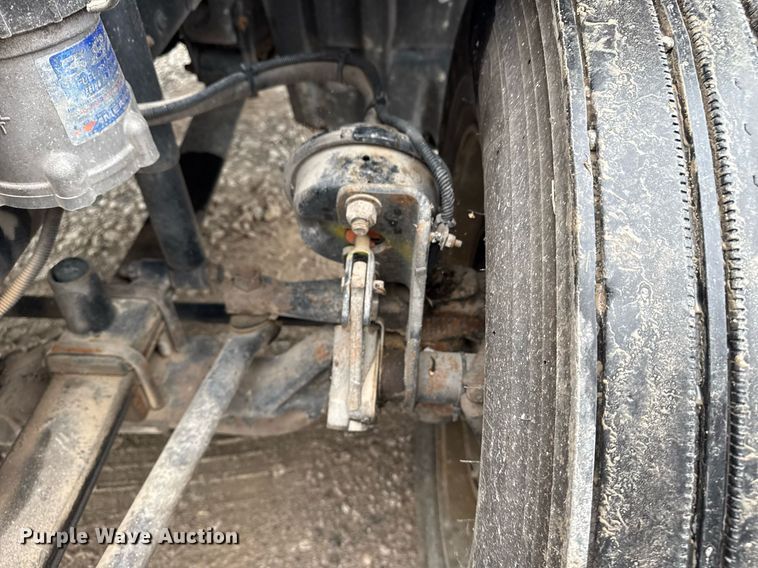 image for item DS3761 2007 Freightliner Columbia semi truck