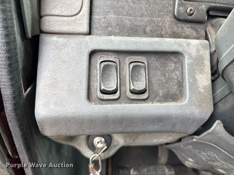 image for item DS3761 2007 Freightliner Columbia semi truck