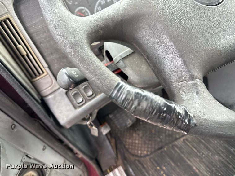 image for item DS3761 2007 Freightliner Columbia semi truck