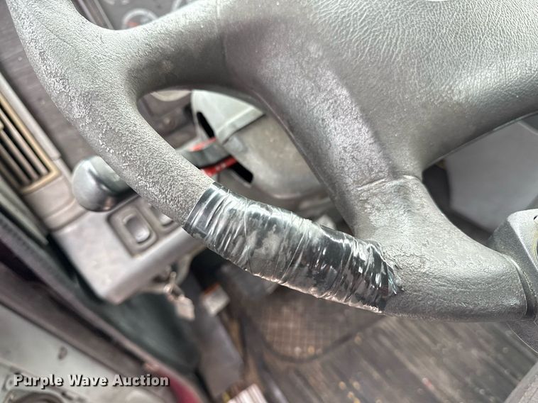 image for item DS3761 2007 Freightliner Columbia semi truck