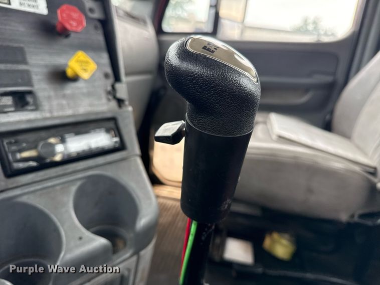 image for item DS3761 2007 Freightliner Columbia semi truck